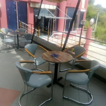 Moris * Durrës