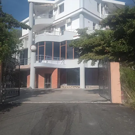 Moris Hotel *